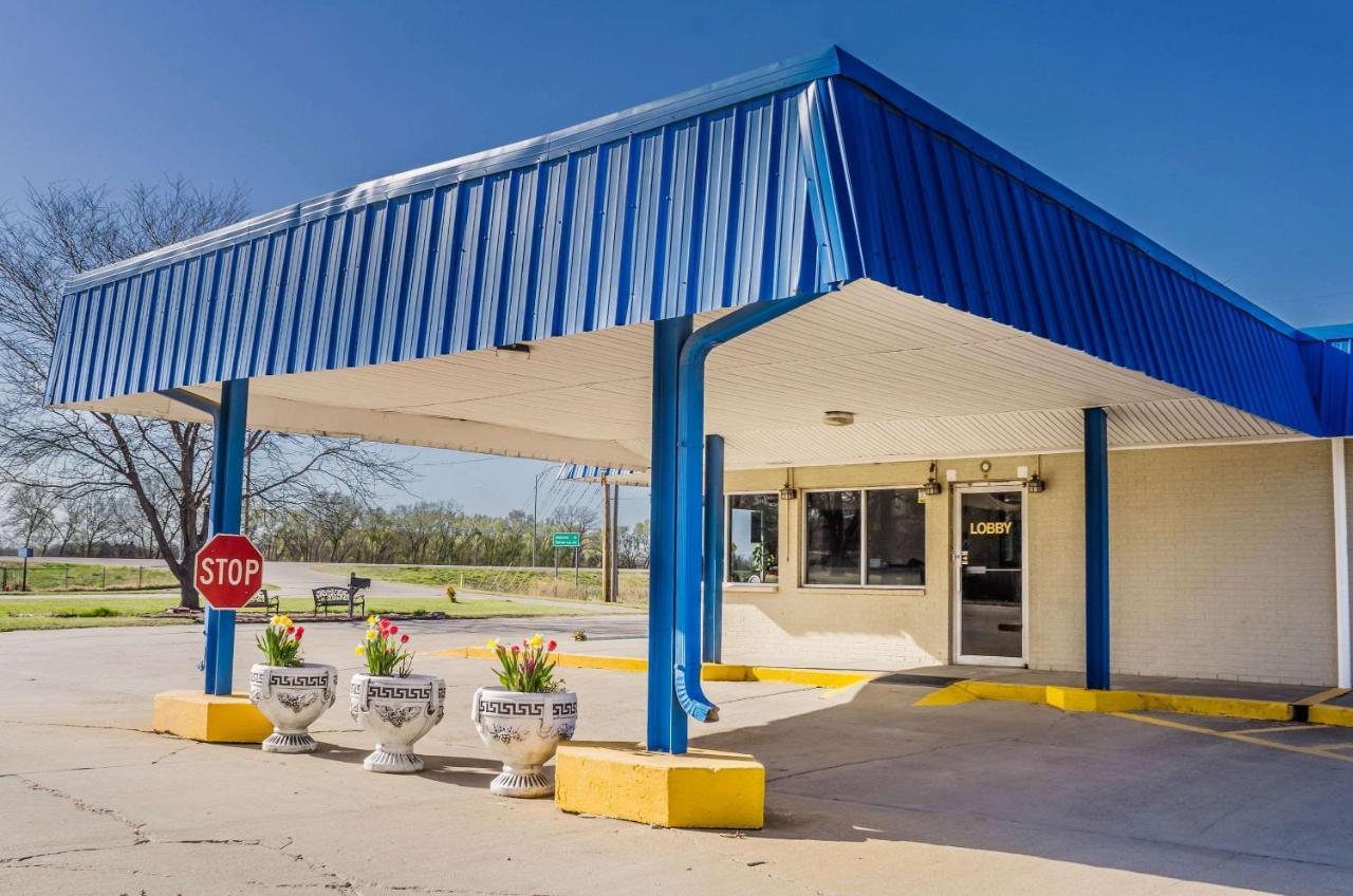 Rodeway Inn Concordia Exterior foto